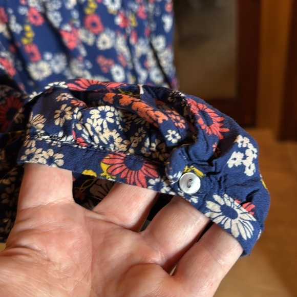 Old Navy Blue Floral Blouse Size XL - Picture 3 of 7